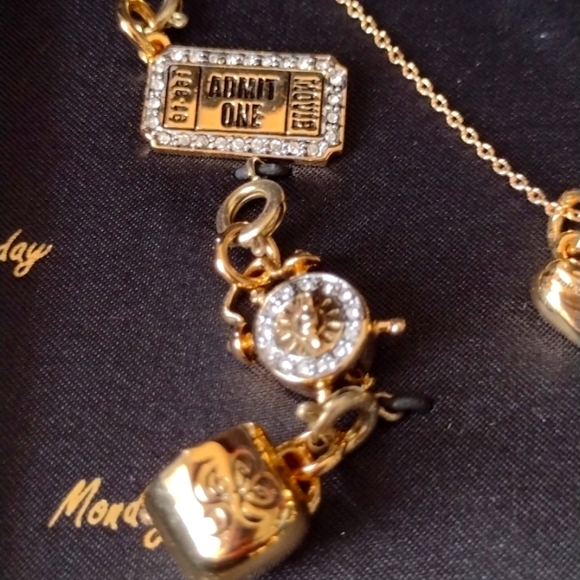 Juicy Couture 9 Crystal Stud Charm Necklace Exclusive to Storm Treasure … - Picture 12 of 17